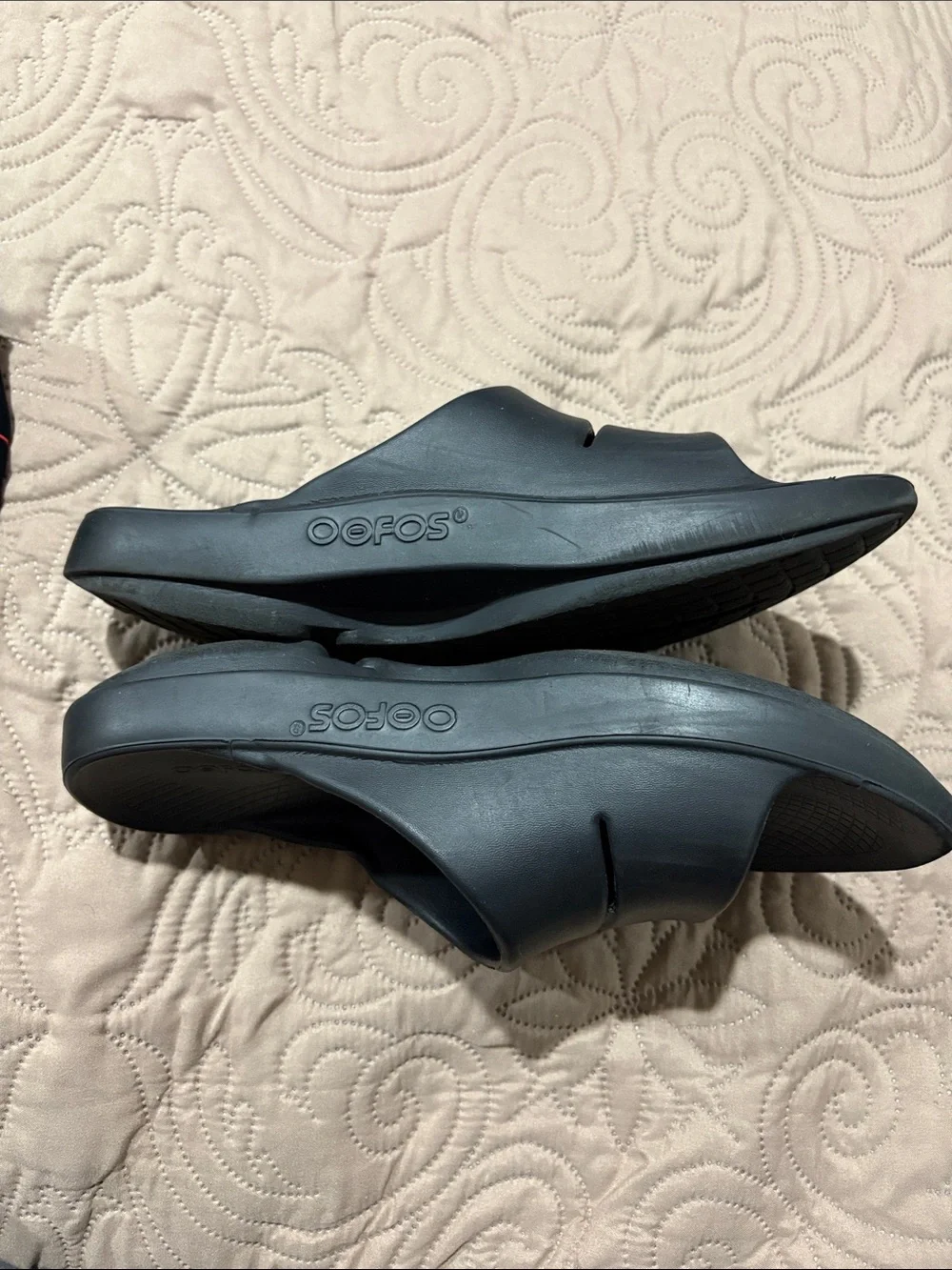OOFOS Men’s Black Recovery Slide Sandals M10 W12 EU 43